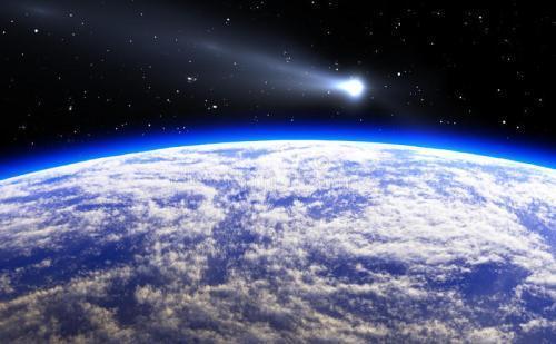 日本天降火球，黑夜亮如白昼，专家分析它源于彗星造成的流星雨