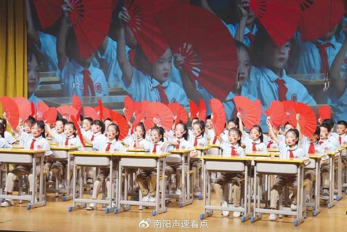 少先队新队员入队仪式_南阳德育活动_德育教育的重要性