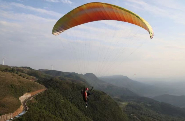 滑翔伞事故频发原因 如何避免高空坠亡事件