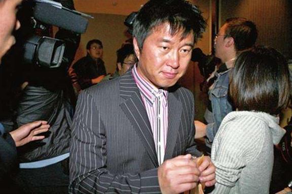 11年前，满文军为何狠心大义灭亲，亲手将妻子送进监狱？