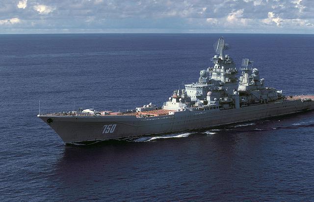 国产051型驱逐舰光荣退役，东海盯防苏联万吨巡洋舰，传奇永铭记