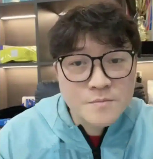 伊万水平不行？球迷吐槽：赵鹏什么的都在评球，他没这个能力知道吗