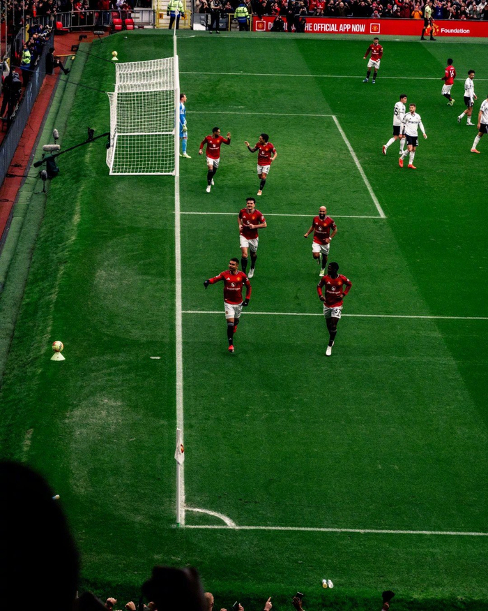 曼联二月赛程过半，摄影师Daniel Parker记录首战