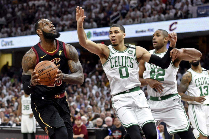 塔图姆与詹姆斯的巅峰对决谁才是真正的篮球之王