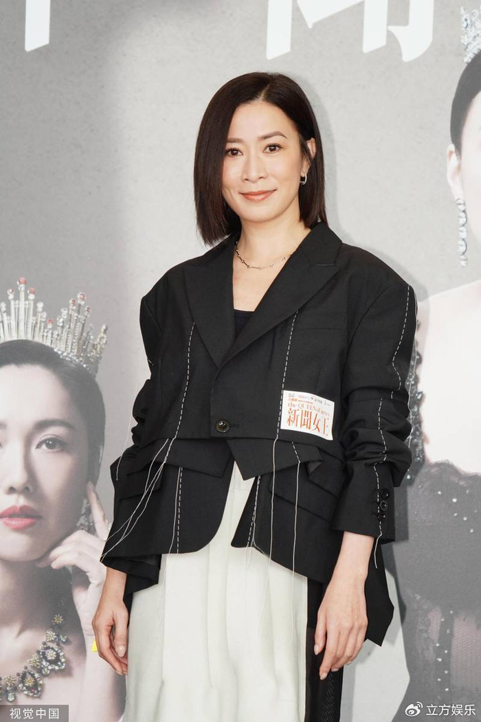 佘诗曼短发造型知性干练 和李施嬅等人亮相活动
