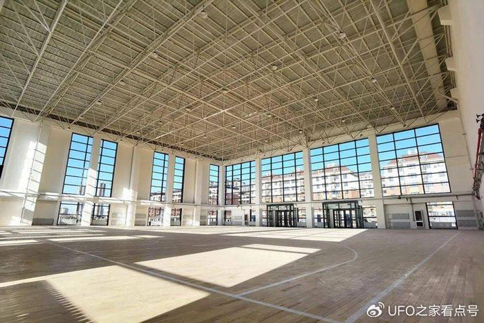 黑龙江又有体育馆坍塌,4个月内连塌两座,这次真是大雪压塌的吗|体育馆|楼顶|重量_新浪新闻