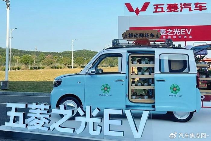 五菱之光EV亮相，座椅灵活配侧滑门，网友：国产K-CAR