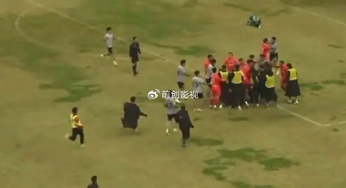 互殴！中国足球爆发50人冲突，两省体育局联合调查，官宣：重罚