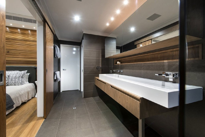 351平北欧风三居室金属质感的楼梯,简单干净,张力十足