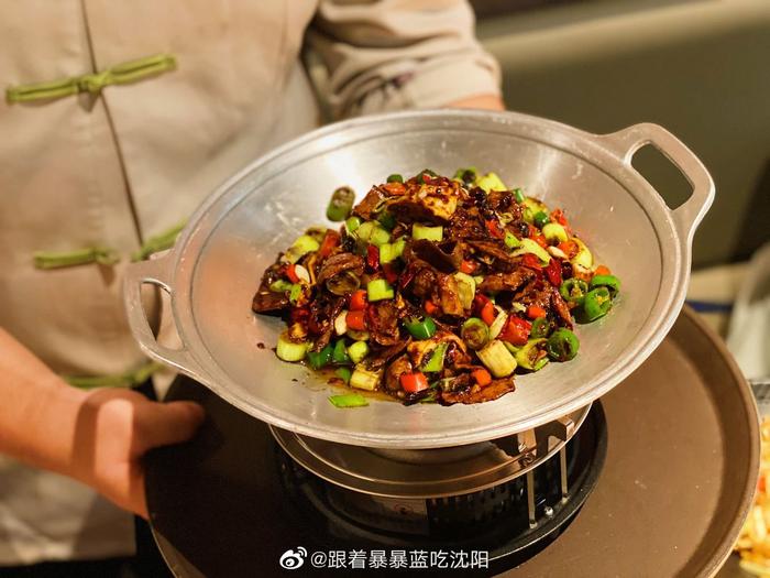 大吃有豪横的鱼头，小吃有火宫殿臭豆腐……