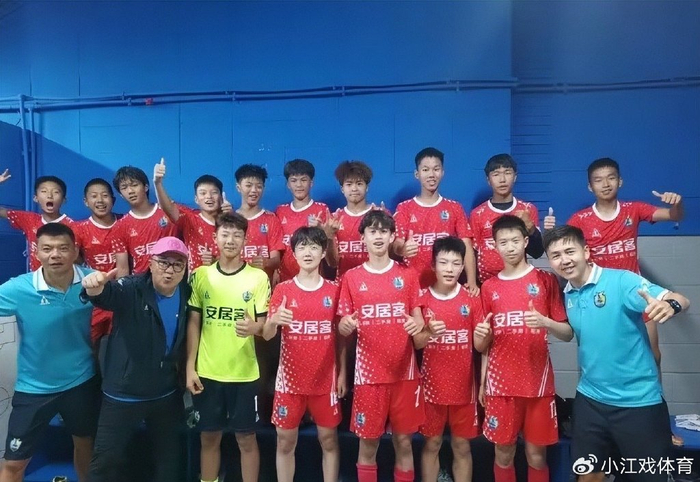 6-0！中国足球小将狂胜日本球队，球迷欢呼， 董路：赢就完了