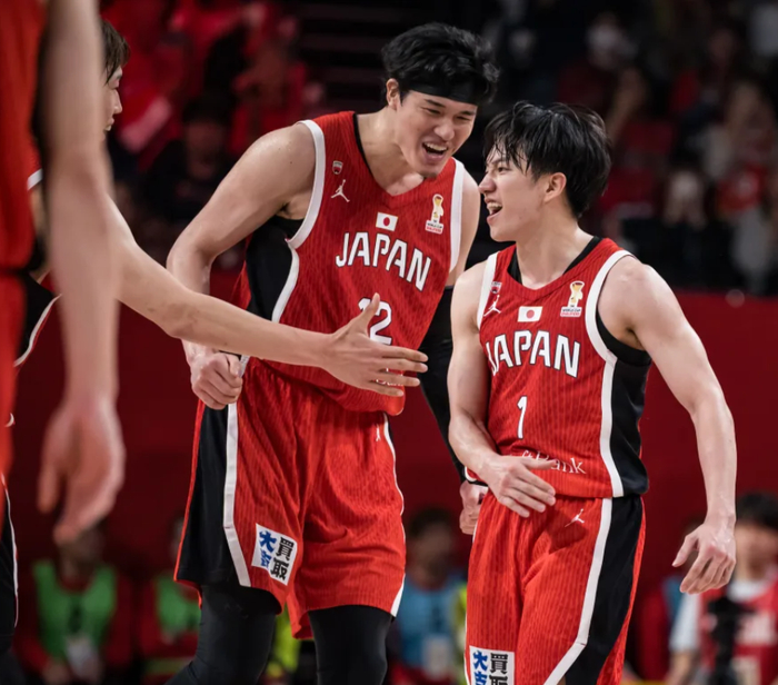 渡边与郭士强对喷太嚣张！场均15.5分远逊李贤重 B联赛也属二流水准