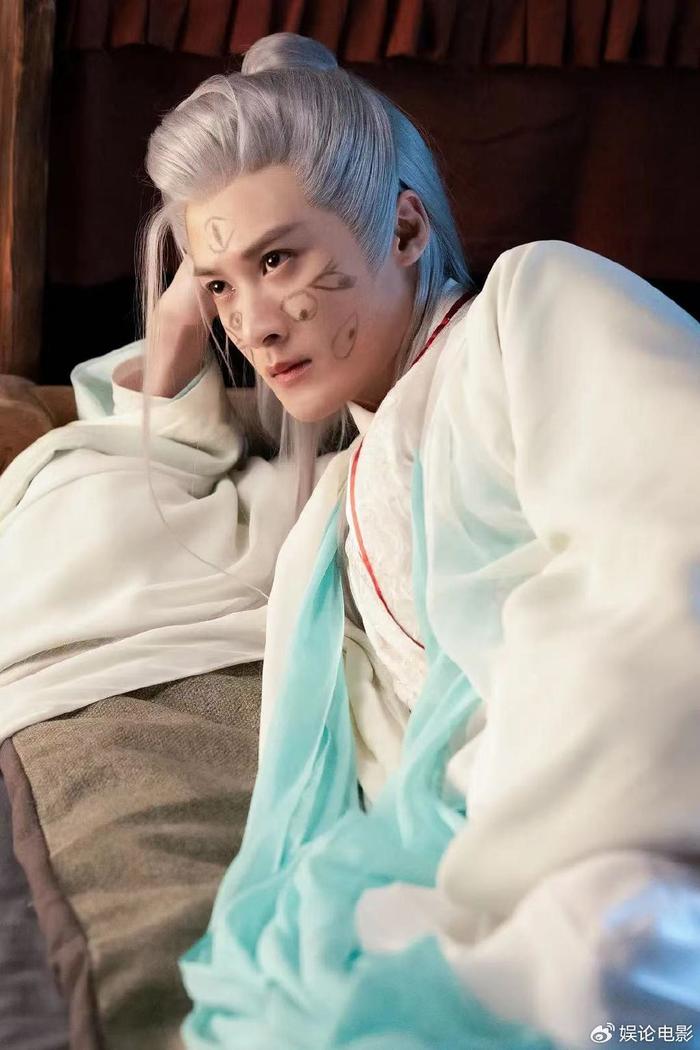 人气男演员排行榜_2023年内娱男明星影响力榜单更新,肖战排在第二名,第一名是黑马