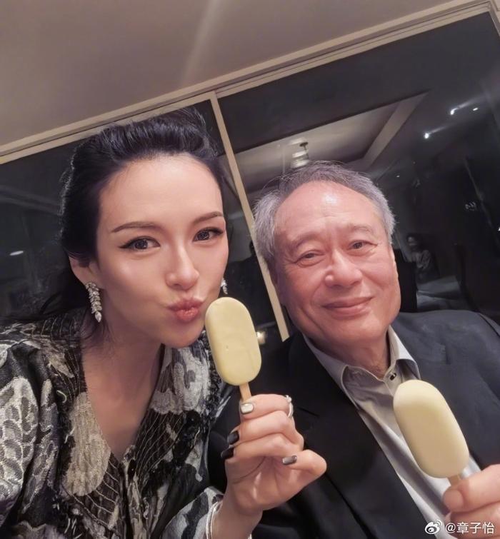 章子怡发文谈与李安25年后深情拥抱，回忆《卧虎藏龙》时光