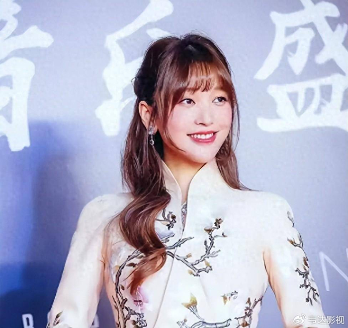 42岁金莎带23岁男友上节目,被嘲同框像母子,男方回应:爱意不假