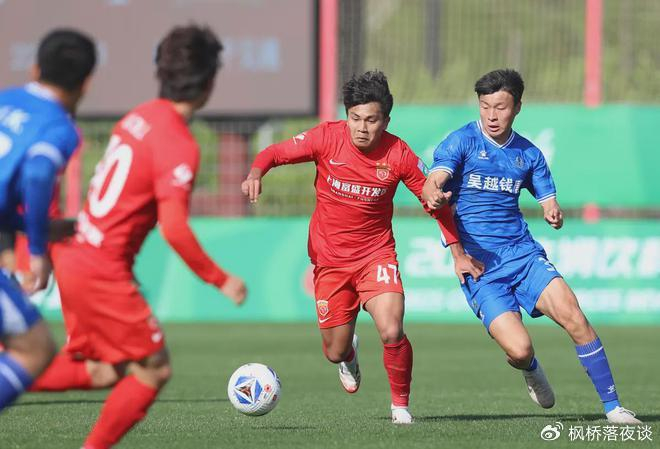 19岁新星首秀破门：争议背后的中超跳板，能否复制王钰栋的逆袭？