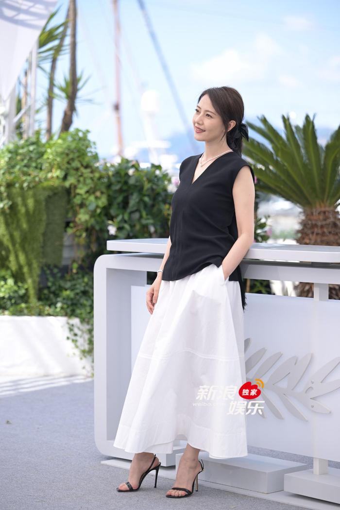 高圆圆随《风林火山》剧组亮相photocall，美得很优雅很奥黛丽赫本！