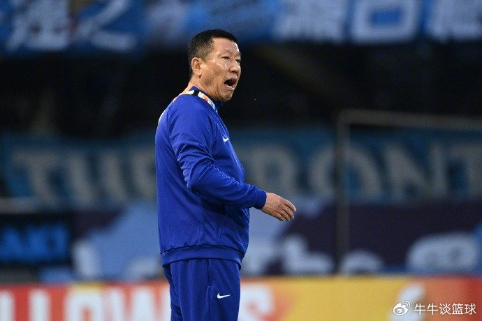 上午9:51，山东媒体人发声，公开支持崔康熙下课，并发出灵魂拷问