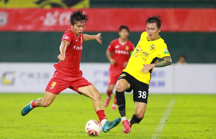 中甲积分榜：重庆狂胜领跑，辽宁铁人紧追，双雄争霸形成冲超格局