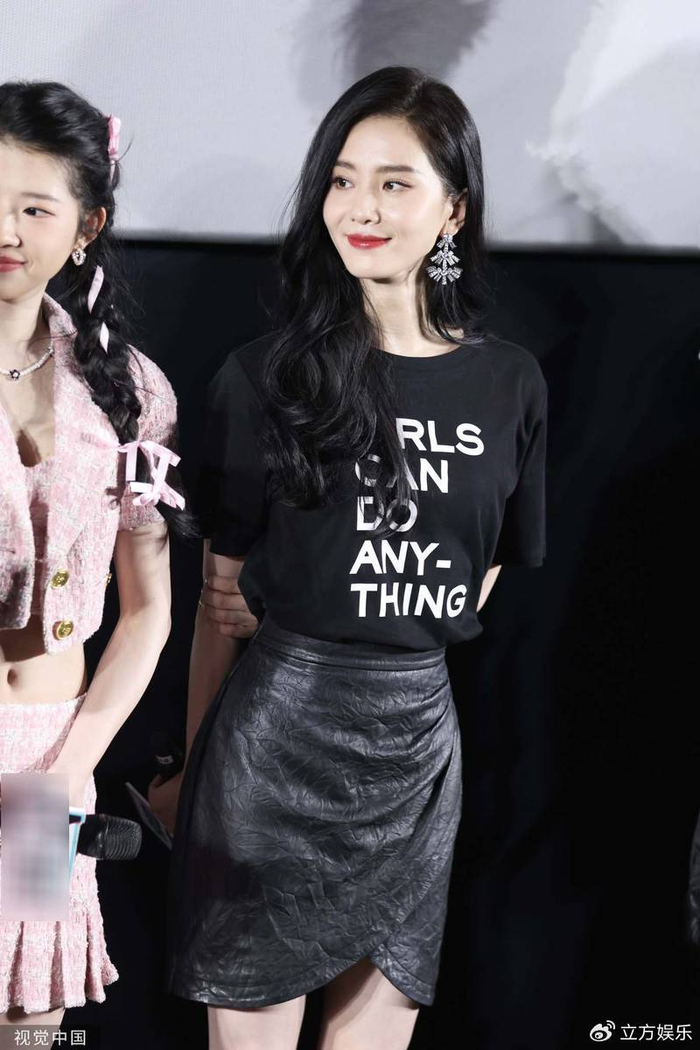 黑色皮裙搭配指南 皮短裙配什么上衣最好看