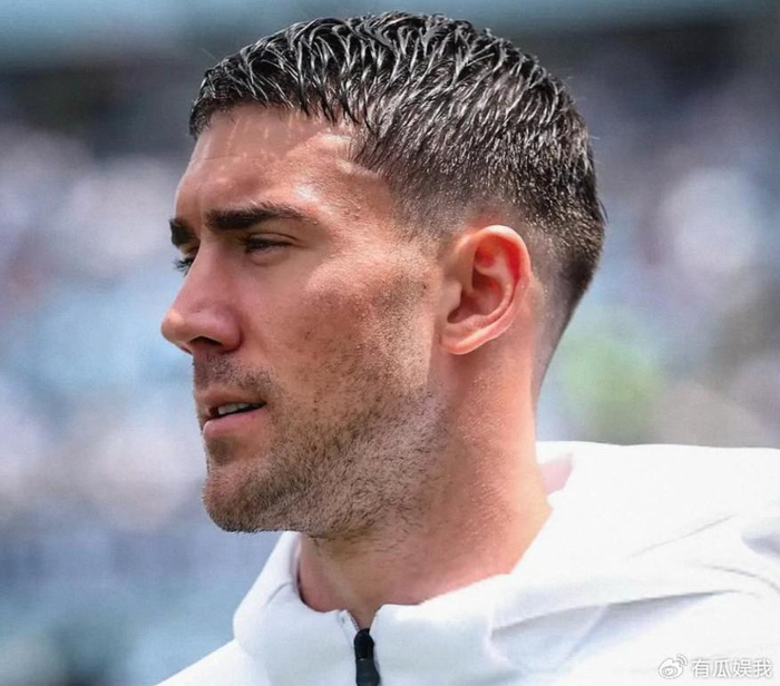 8球2助攻！曝弗拉霍维奇主动投奔巴萨，0转会费，年薪2200万欧元