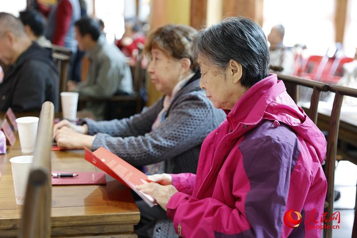 人民网领导留言板 老干部建言献策 直通车老党员先锋队_人民日报老干部局 陈耕耘