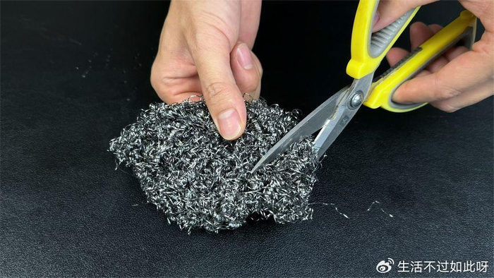 废旧钢丝球特别“值钱”,放在卫生间里,一年省不少钱