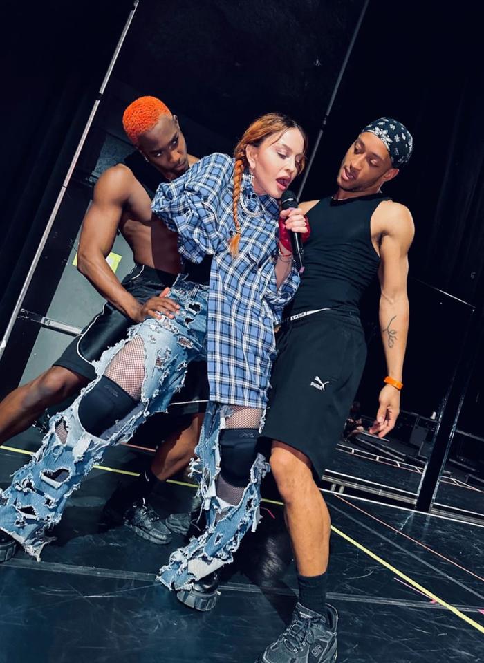Madonna And Justin Timberlake 4 Minutes Live 麦当娜26岁女儿登台当模特,充分展示了自我,无棱角的脸庞太油腻