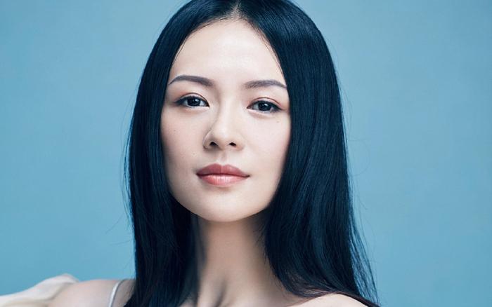 章子怡威尼斯电影节惊艳亮相，优雅从容显女王风范，单身生活更添光彩（2046）