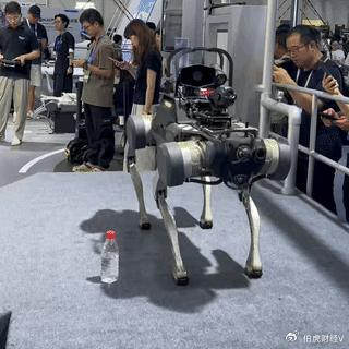 机器人售货员的视频 w700d1q75cms.jpg