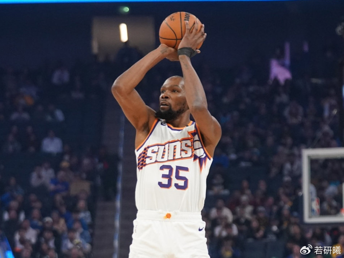 杜兰特：我最高纪录2593分，乔丹：我3041分，他：麻烦让一让