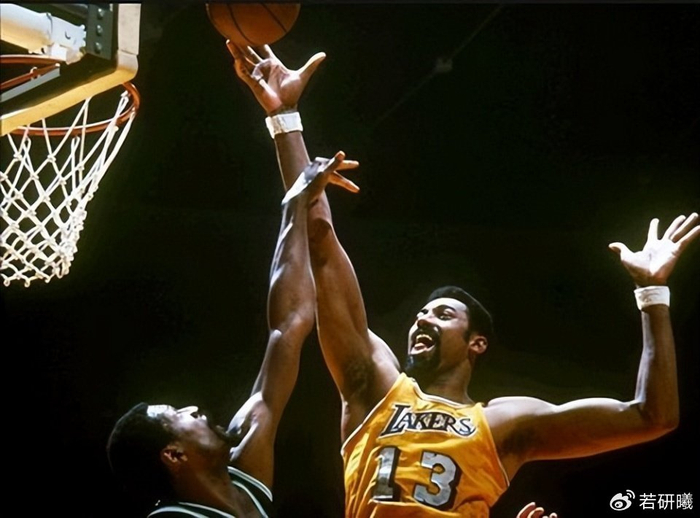 杜兰特：我最高纪录2593分，乔丹：我3041分，他：麻烦让一让