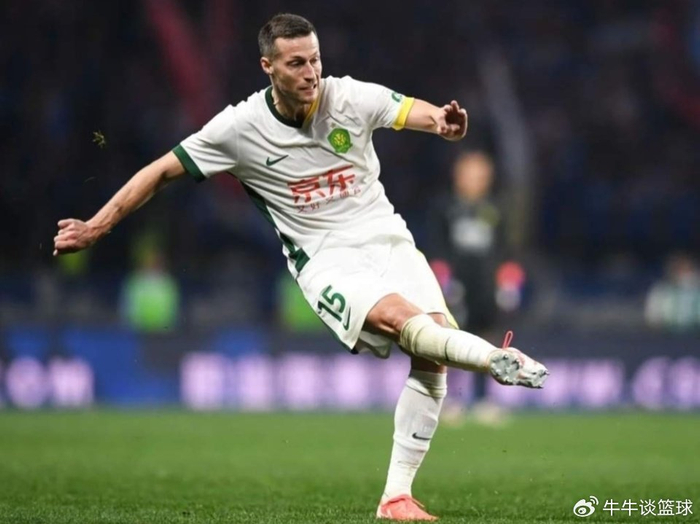 后防告急！北京国安欧冠级中卫重伤报销，10万欧买来德甲“临时工”