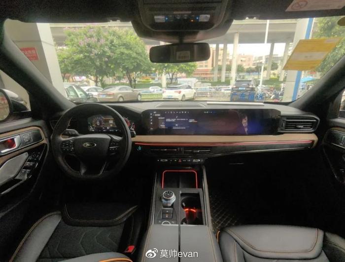 实拍：探险者昆仑巅峰版，美系越野的魅力！