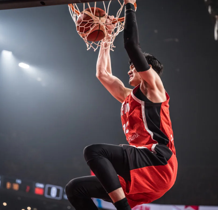 渡边与郭士强对喷太嚣张！场均15.5分远逊李贤重 B联赛也属二流水准