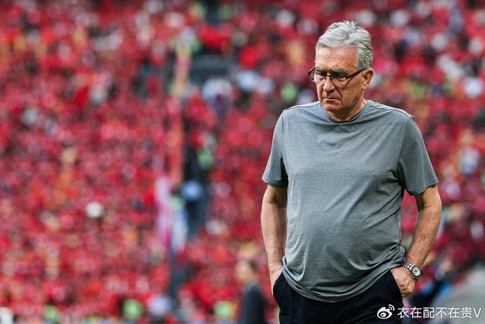 狼狈！71岁伊万下课后凌晨离开中国 无人送行 飞39小时回老家