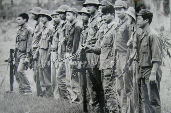 越军一次出动6个加强团发动进攻，解放军只有3个团坚守阵地