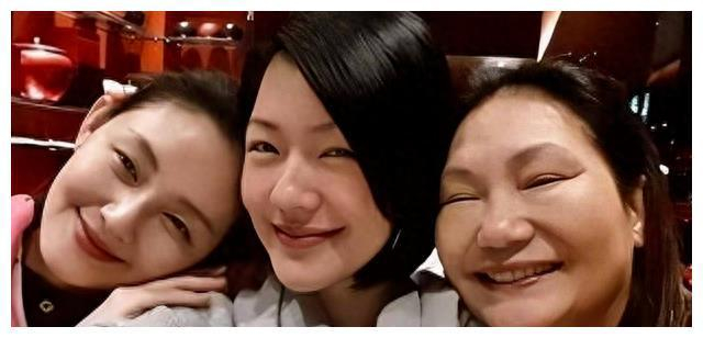 小S痛哭交代给女儿银行信息,称活不久。