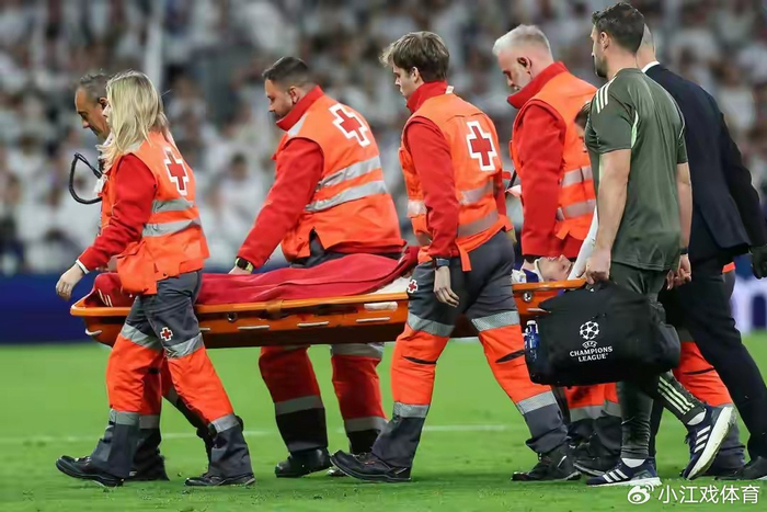 6250万新援笑对队友担架？皇马这笔买卖到底亏不麻