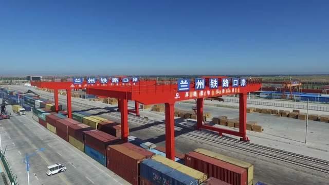 第二，参与主体间的活动分工问题。兰州新区模式的三阶段，以数字化平台