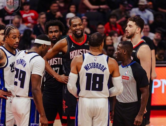 场均17分，和2.5亿超级顶薪划清界限！作为夺冠热门，你们该考虑拆队