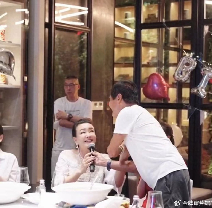 63岁齐秦与张兰私人聚会，引来大误会
