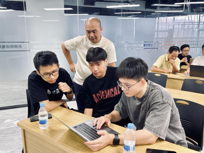 美图设计室:以AI工具助力电商行业“加速跑” 美图设计室:以AI工具助力电商行业“加速跑”