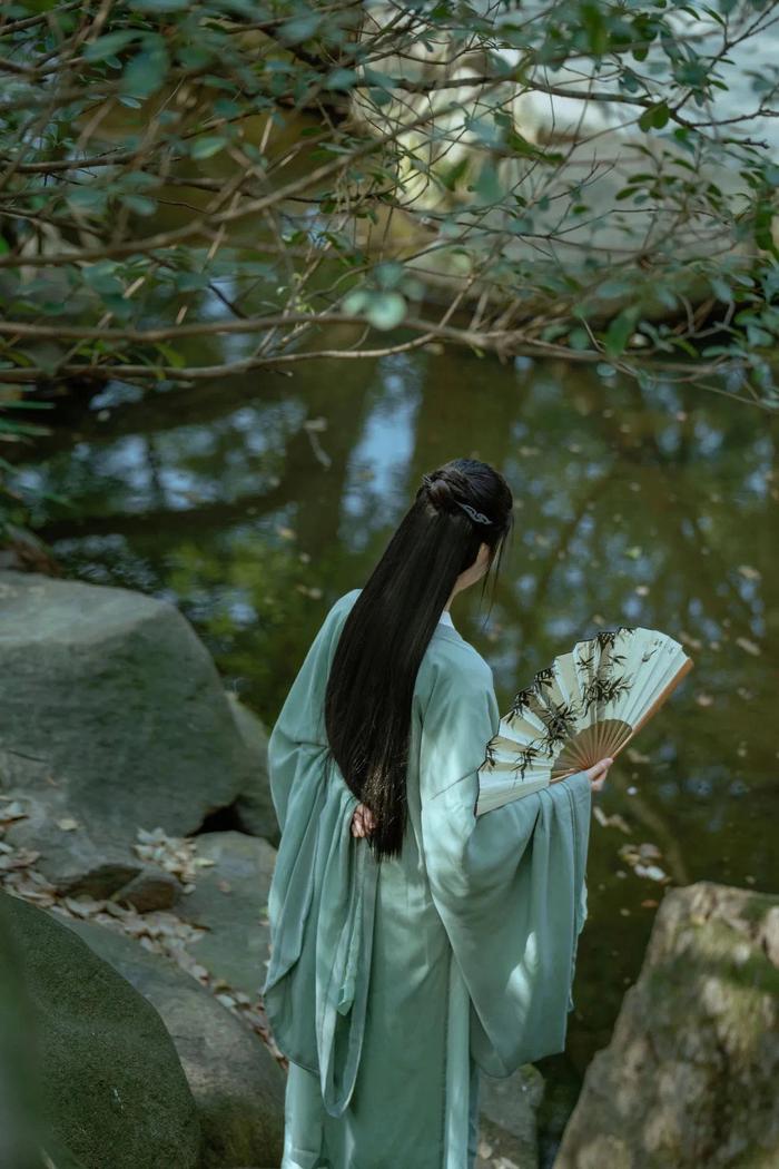 拂衣归去，无事小神仙