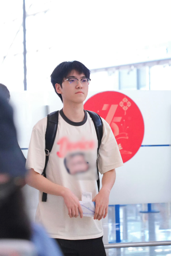 更新机场出征照 傻豆的衣服好可爱，想要链接__财经头条