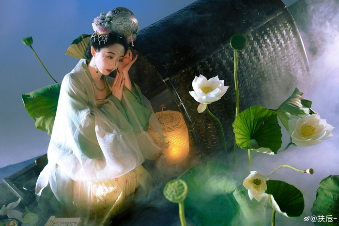 轻解罗裳，独上兰舟，此情无计可消除，才下眉头，又上心头