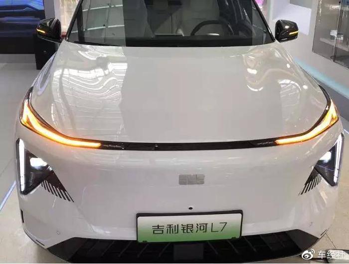 领先一个代际！携带满身“黑科技”，吉利银河L7闪耀合肥