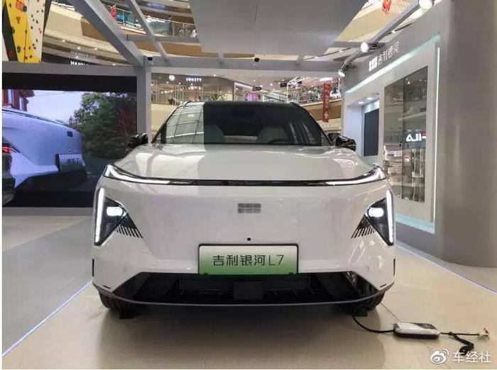 领先一个代际！携带满身“黑科技”，吉利银河L7闪耀合肥