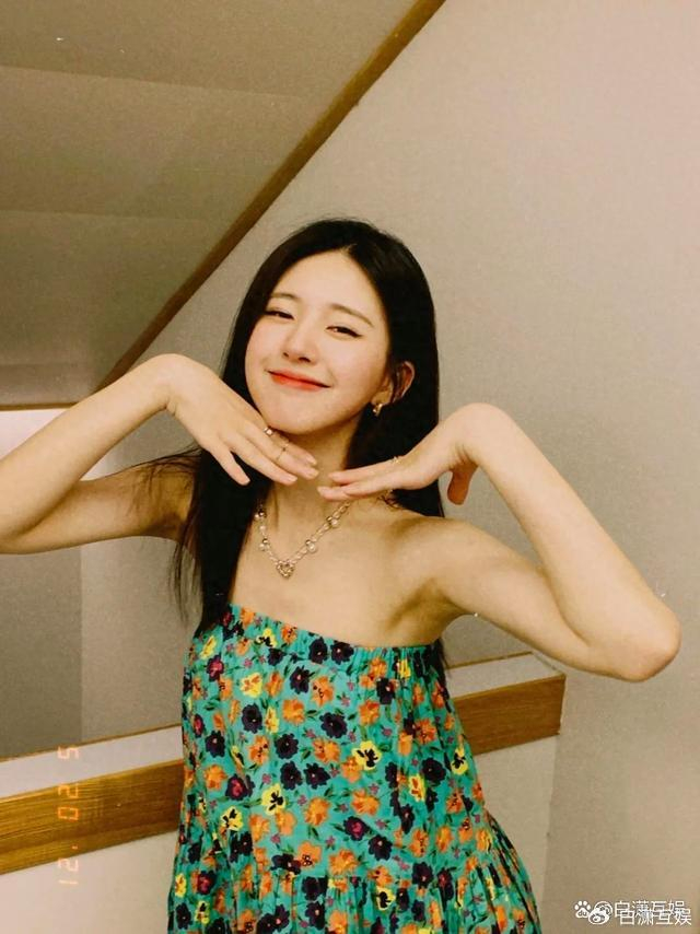 赵露思疑似医美，鼻翼缩小鼻孔不自然，黑白大片风格迥异！