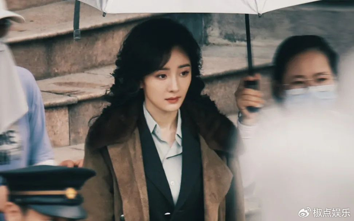 杨幂《哈尔滨1944》差评升级!杨幂被嘲不及王鸥,不止演技被吊打|哈尔滨1944|杨幂|演技_新浪新闻